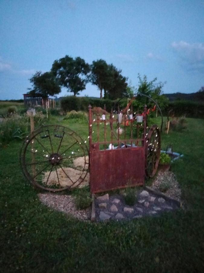 Bed and Breakfast La Brousse Kacha Malleret-Boussac Esterno foto